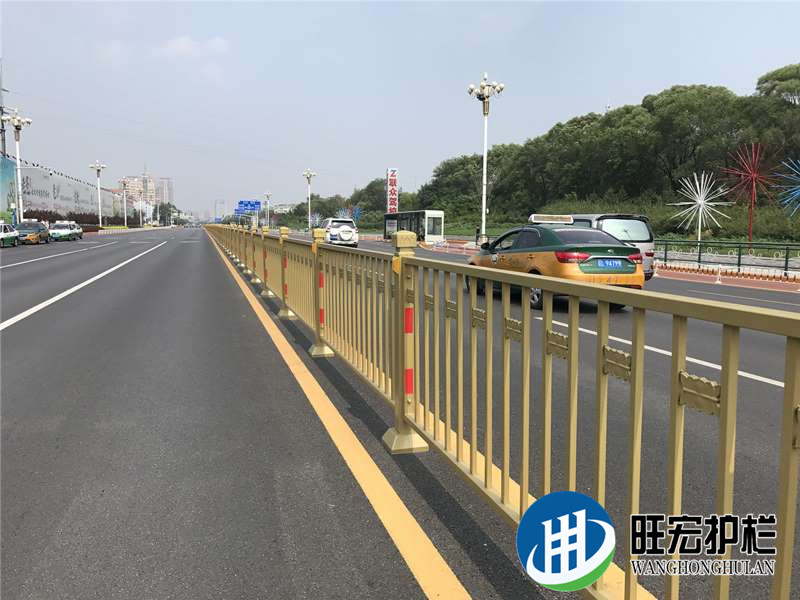 道路黃金護(hù)欄